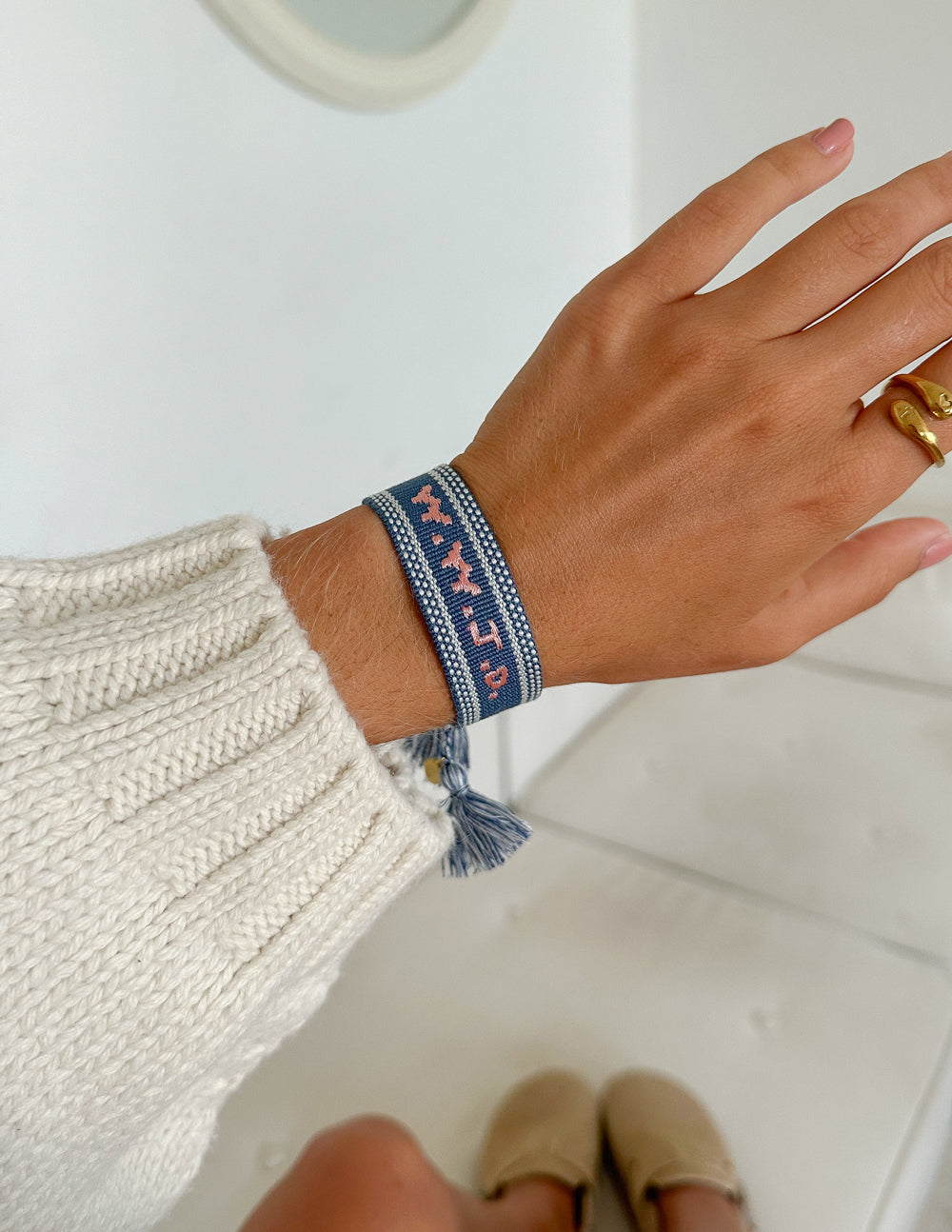 Blue-WWJD-Embroidered-Bracelet_01_dbe38272-559d-46c8-822a-50e19446748b.jpg