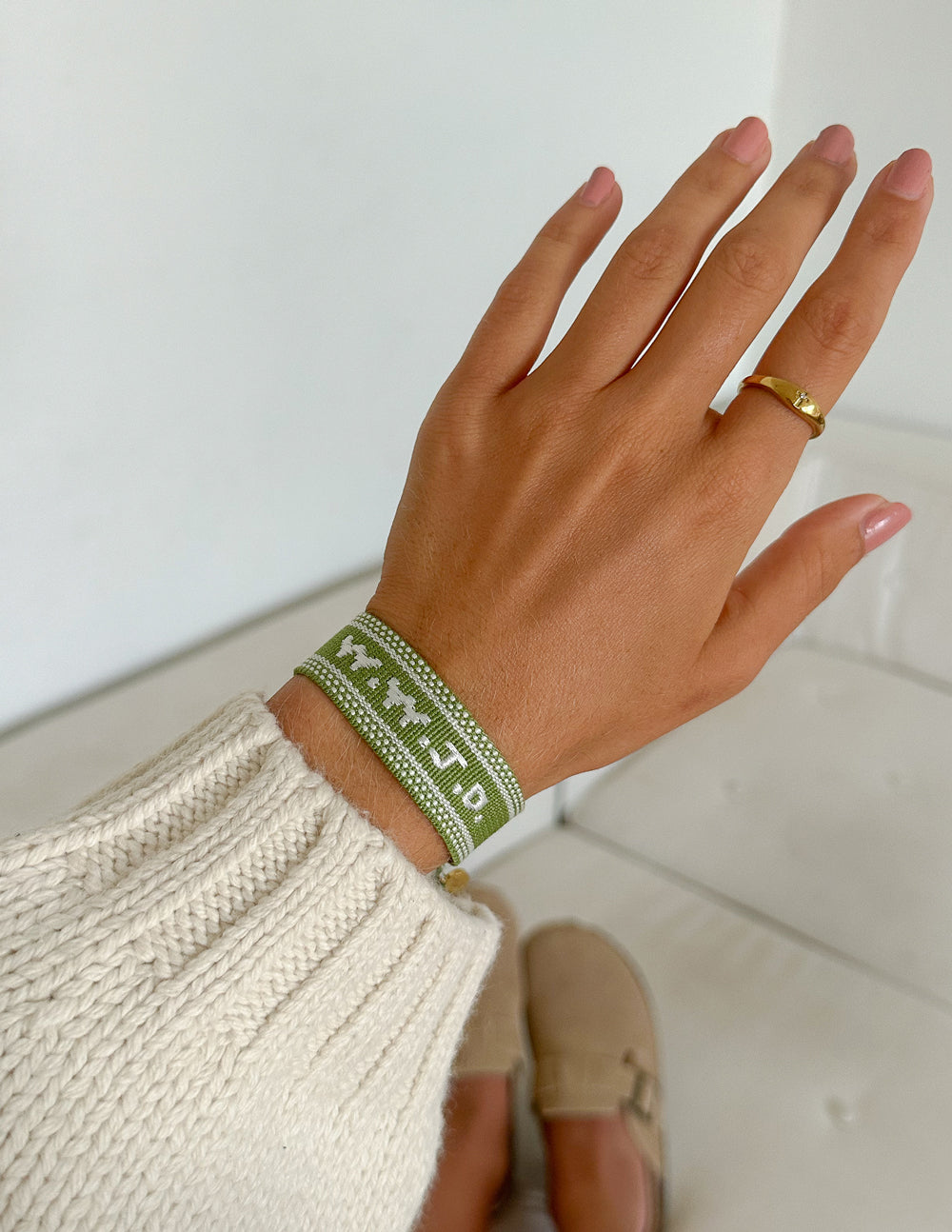 Green-WWJD-Embroidered-Bracelet_02.jpg
