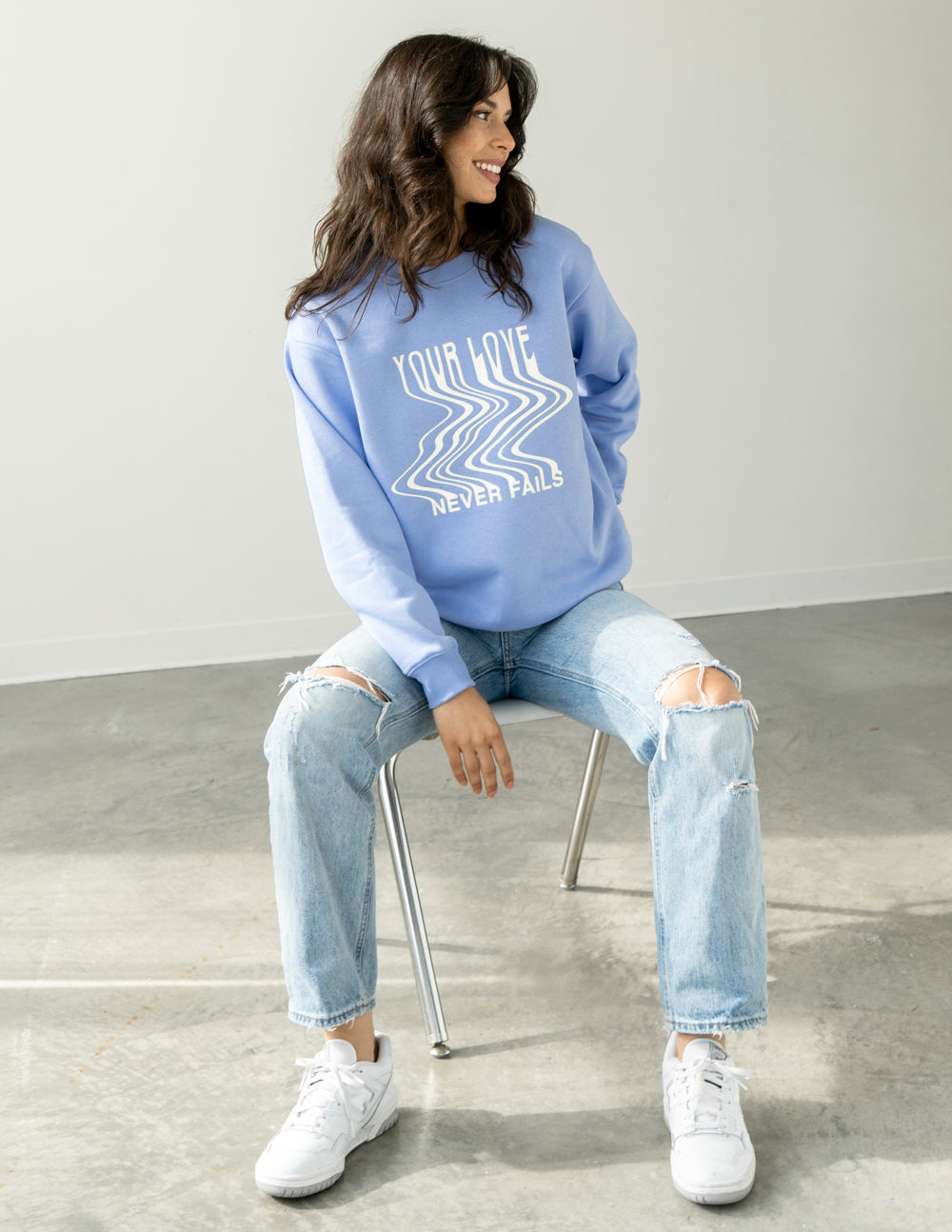 Love-Never-Fails-Blue-Unisex-Crewneck_02.jpg