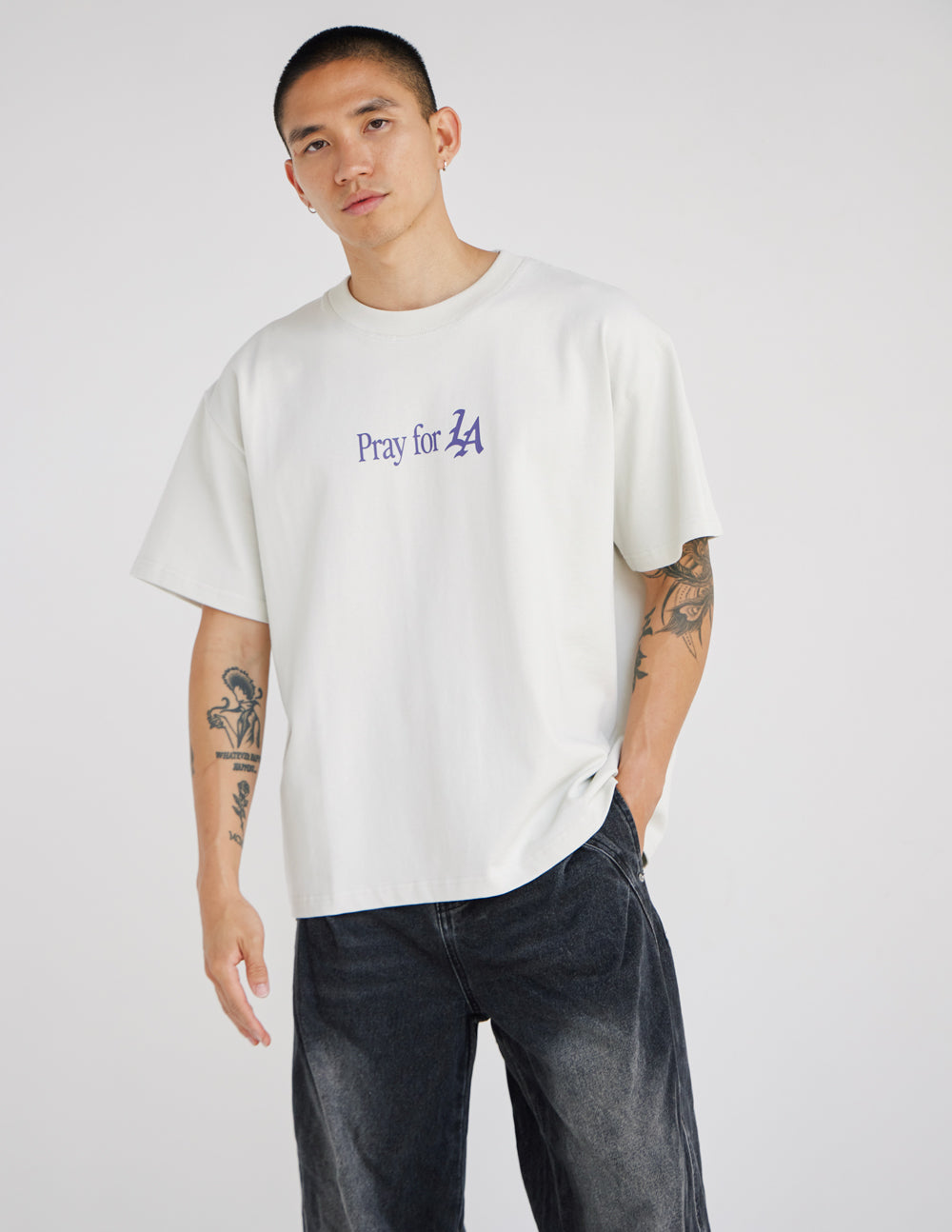 Pray-for-Los-Angeles-Heavyweight-Tee_03.jpg